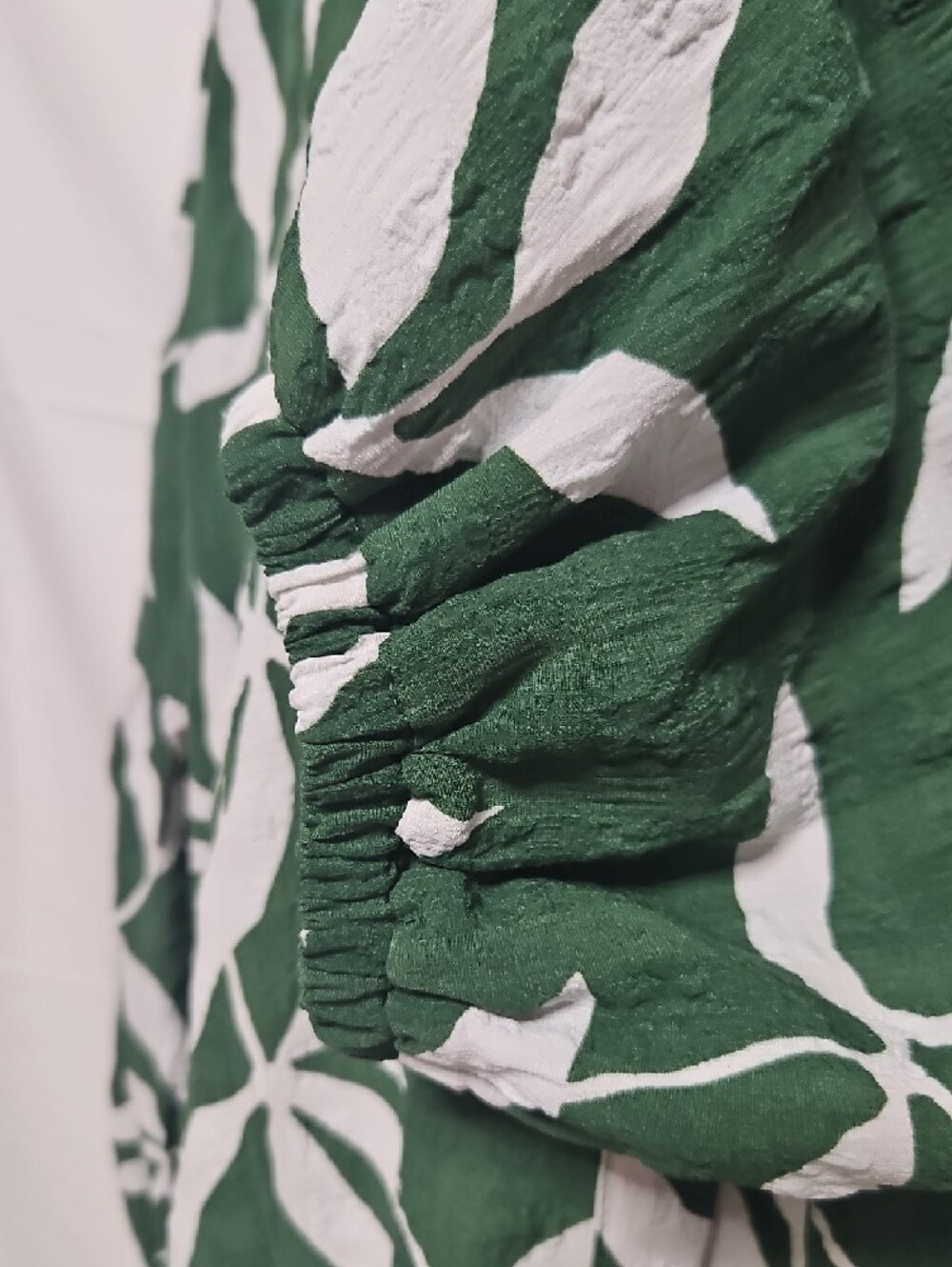 Women’s Dark Green Botanical Print Button-Down Shirt - Relaxed Collar - Picture 3 of 8